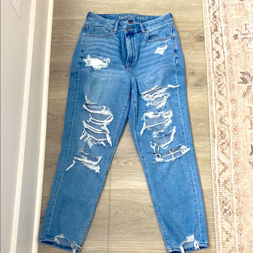 American Eagle Outfitters Women's Ripped Light curvy mom Jeans